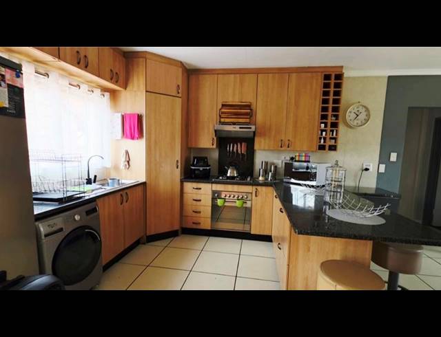 2 BEDROOM HOUSE FOR SALE IN POMONA